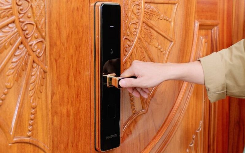 Chọn khóa vân tay phù hợp với chất liệu cửa